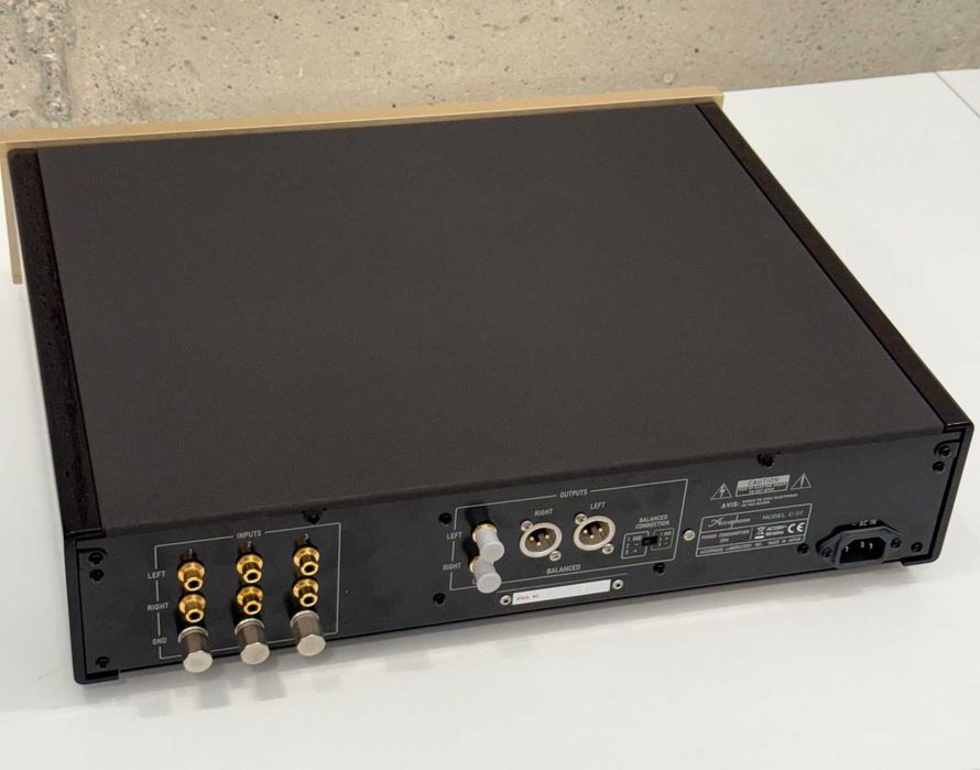 Accuphase C-37 przedwzmacniacz gramofonowy