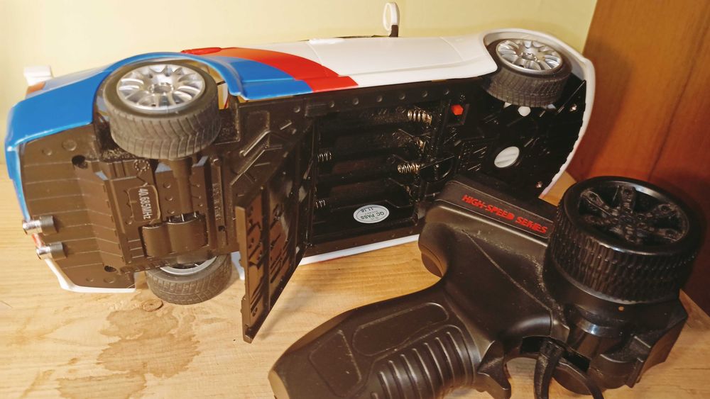 Радіокероване БМВ з пропорційним рухом вперед та назад 1/18-1/16