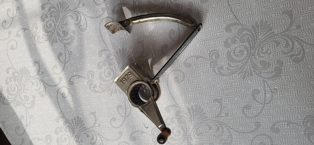 Stara maszynka tarka na korbkę 1979 C.R.
