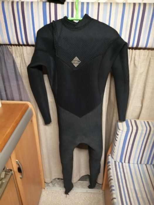 Fatos surf (Billabong furnace chest zip NOVO! 4/3 novo  size MT