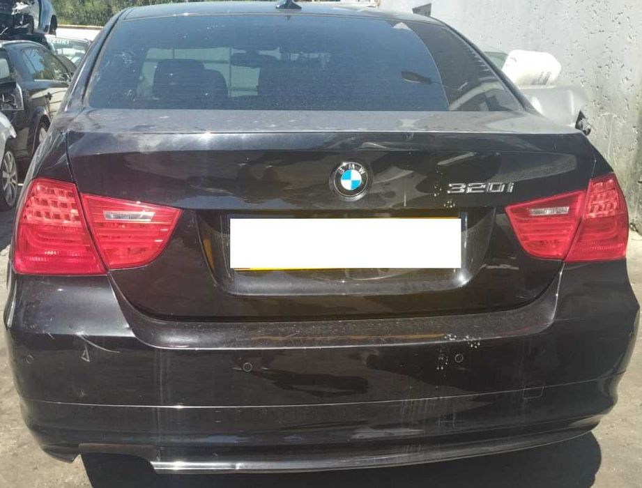 BMW E90 LCI 320 i 2011 | PARA PEÇAS |