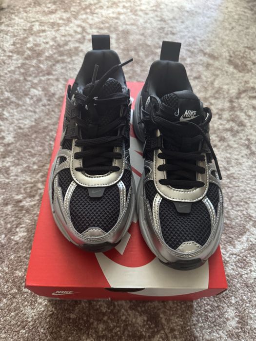 Кроссовки NIKE V2K run black/metallik