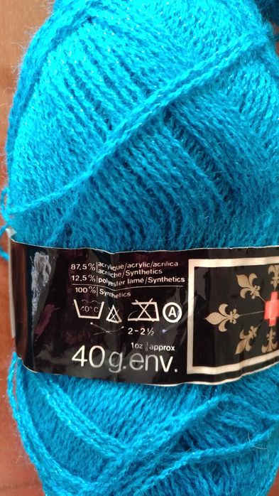 10 motków włóczki  100% synthetic