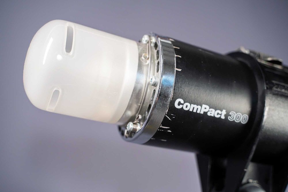 2 flashes Profoto Compact 300