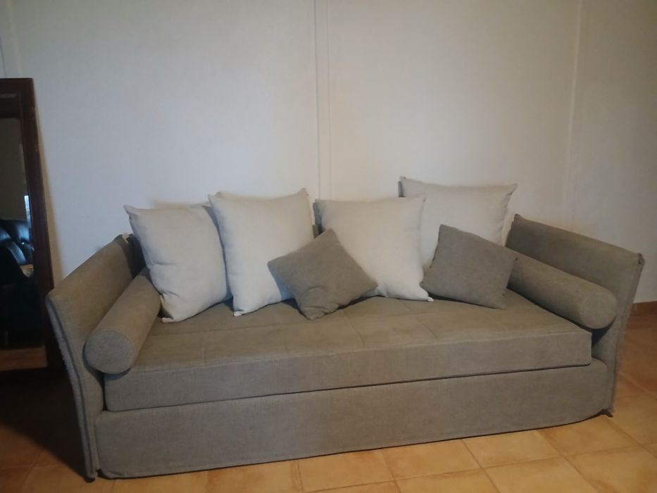 Sofa cinzento 3 lugares com Almofadas