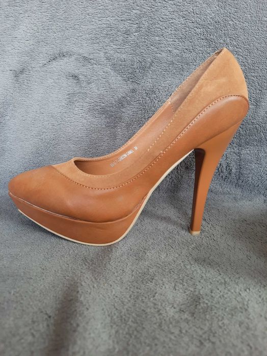 Szpilki zamsz skora CAMEL roz.39