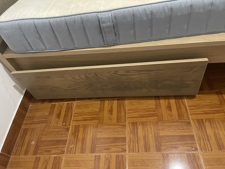 Cama ikea malm individual com estrado de tripas e caixas de arrumação