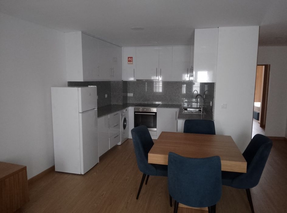 Alugo apartamento T2