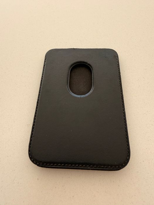 Carteira MagSafe preta em Pele Apple