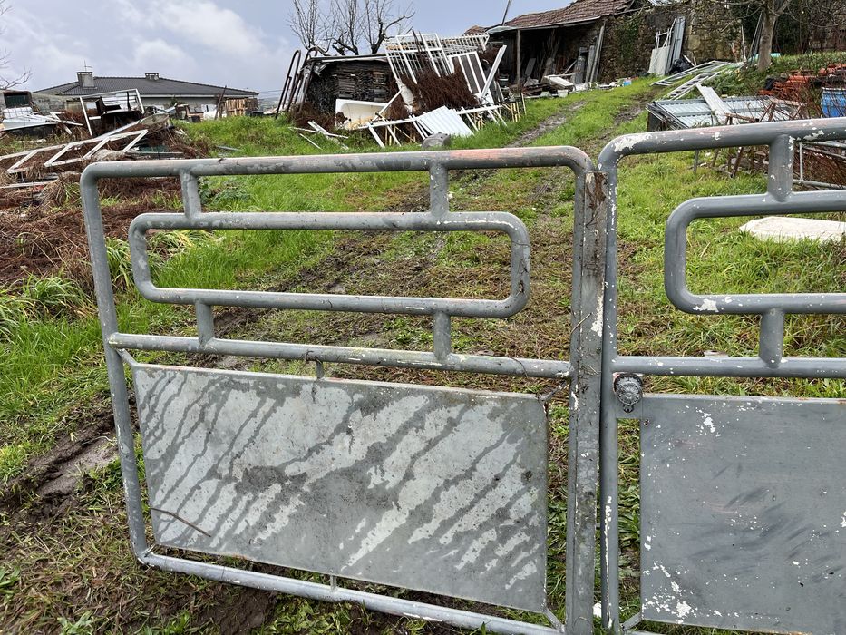 Portões em tubo de ferro