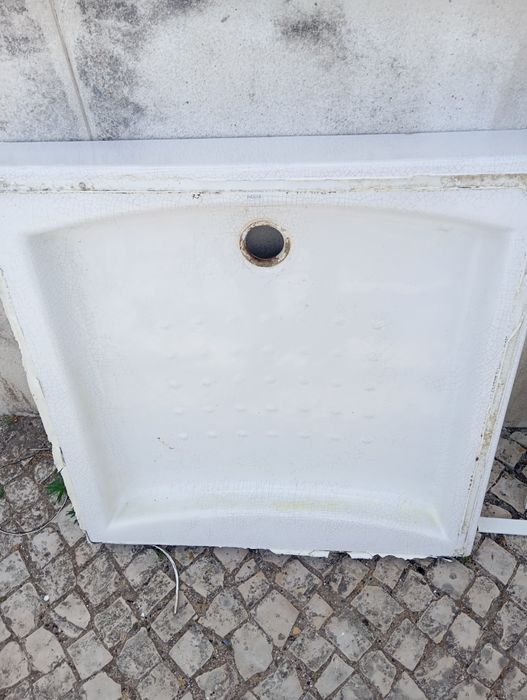 Vendo base de duche em cerâmica 80x80 a ou sanita ou bidé conforme as