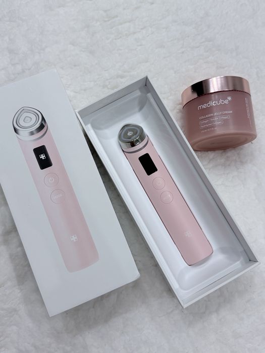 Устройство по уходу за лицом Medicube AGE-R Booster Pro (Pink)