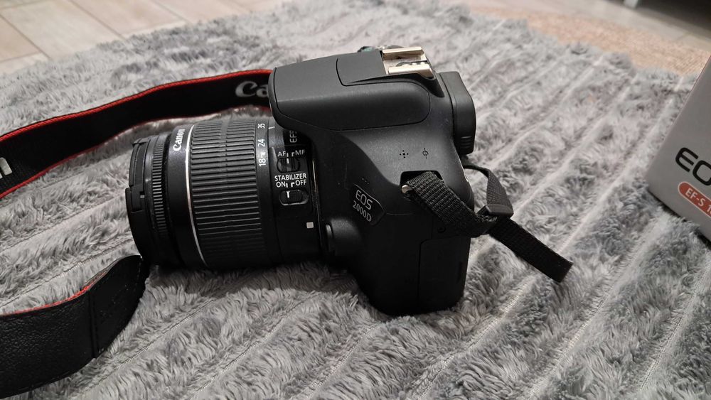 Фотоапарат Canon EOS 2000D