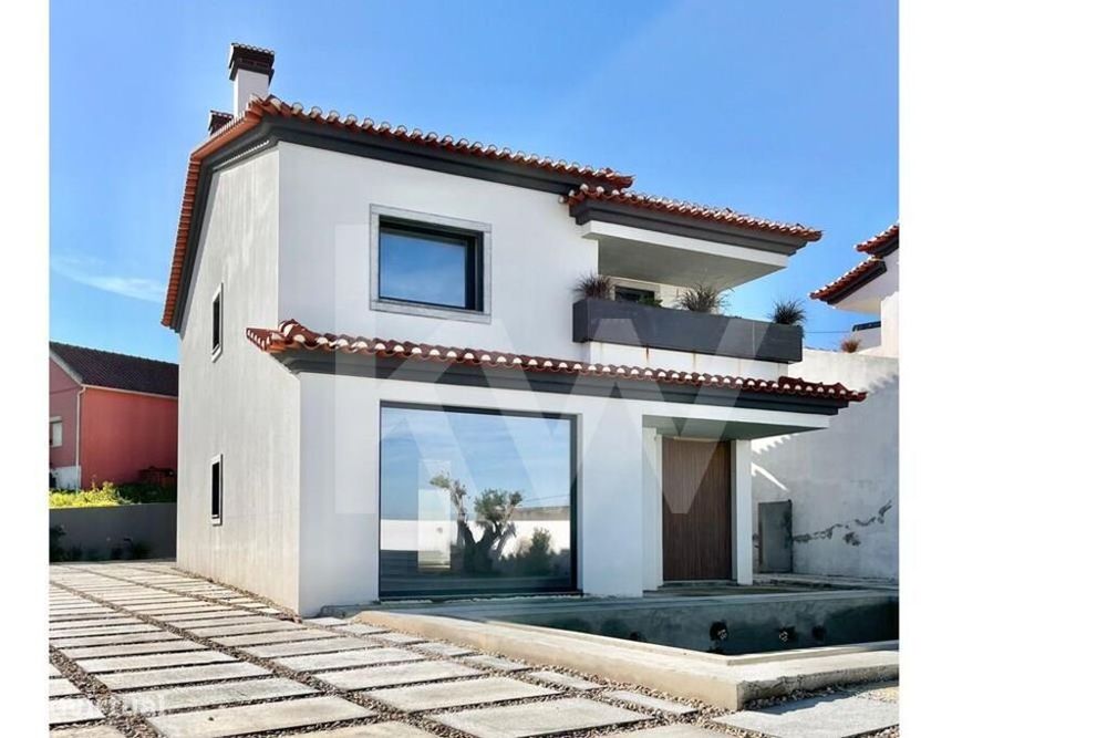 Moradia T3 com piscina e garagem em Ribamar