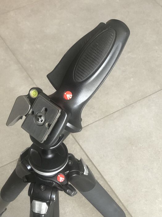 Manfrotto 055XB + головка 327RC2 + шипы, Gitzo GT2540LLVL