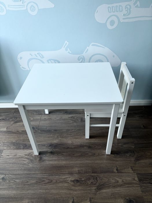 Komplet stolik plus krzeselko Ikea