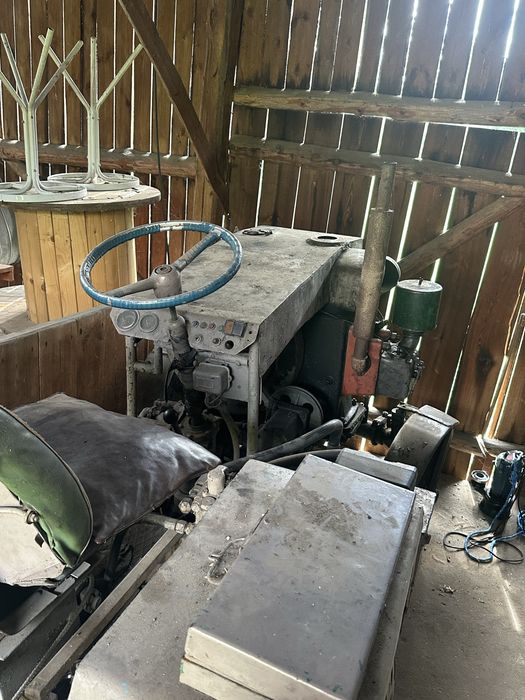 Traktor ESIOK 18