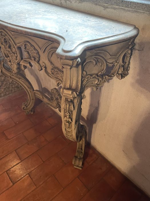 Credencia antiga com pedra marmore rosa (pedra partida)