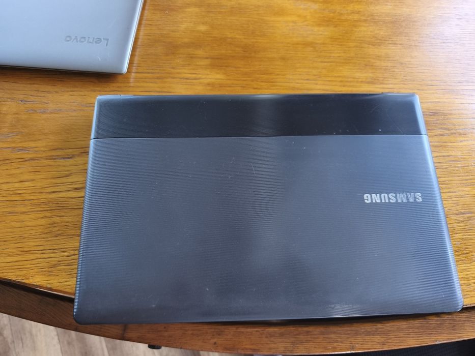 Sprzedam dwa komputery Lenovo i Samsung