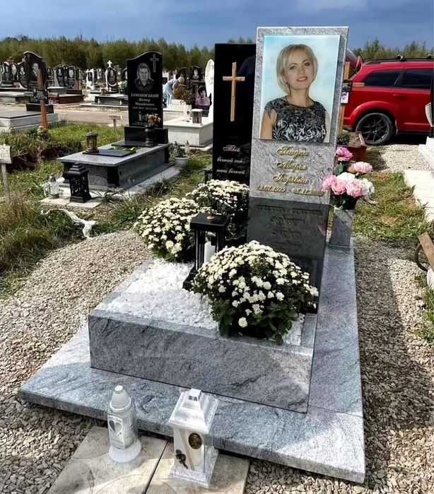 Памятники з монтажем під ключ у м.Обухів