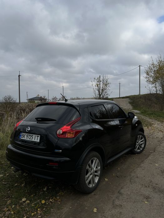 Ніссан жук 2011 рік