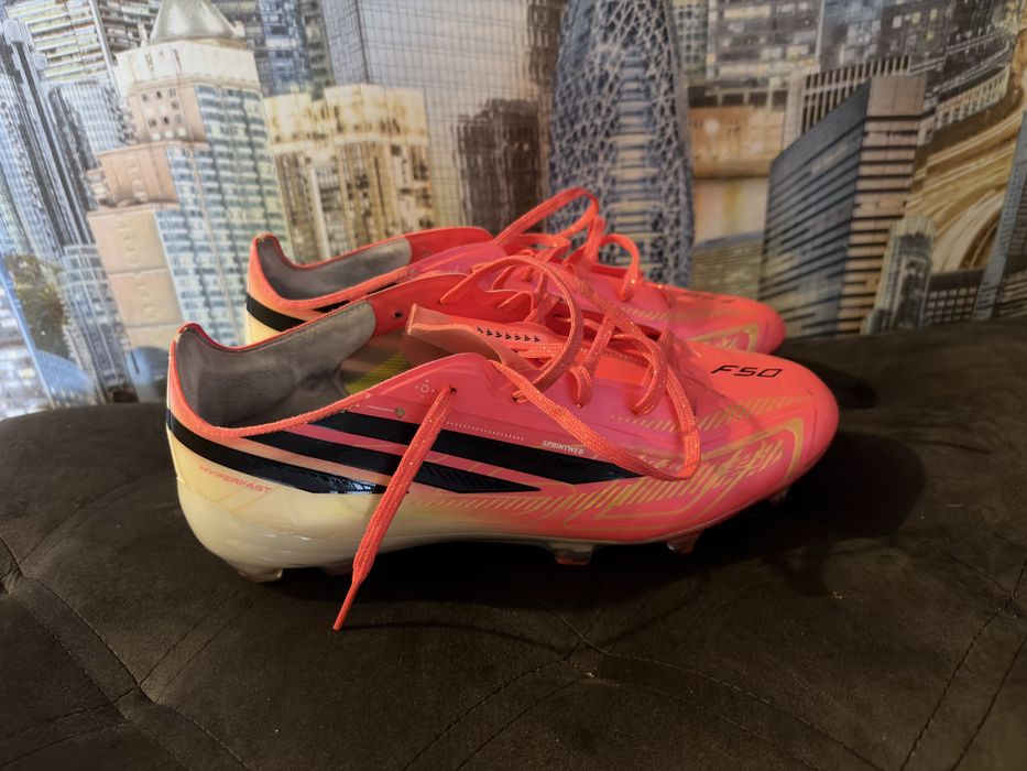 Нові футбольні бутси adidas f50