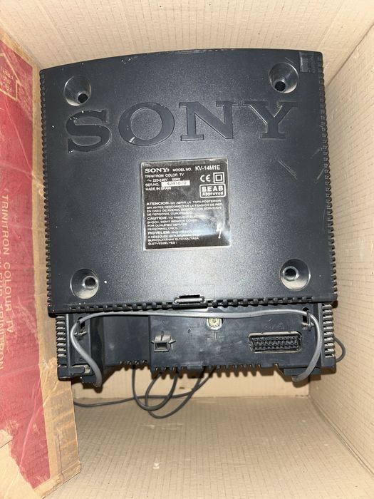 Televisão CRT Sony Trinitron – com comando e antena