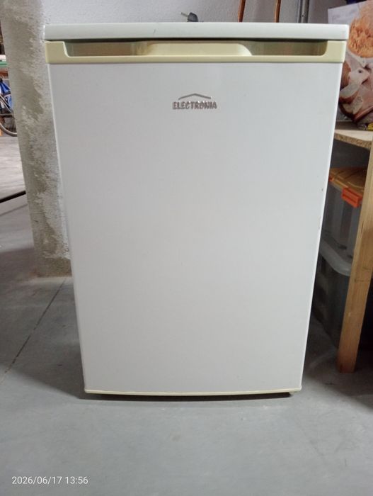 Arca vertical e frigorífico