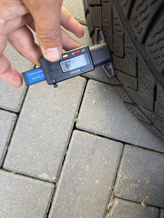 Диски колеса 18 R18 5 114,3 235 45 Pirelli зима  Тесла Tesla модель Model 3