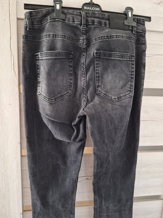 Spodnie jeansowe na wysoką