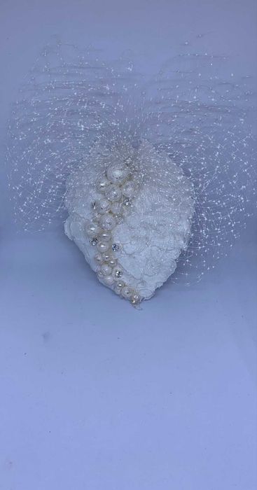 nowy biały toczek ślubny średni serce kryształki woalka rękodzieło