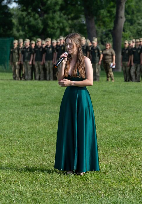 Продаж випускної(вечірньої) сукні