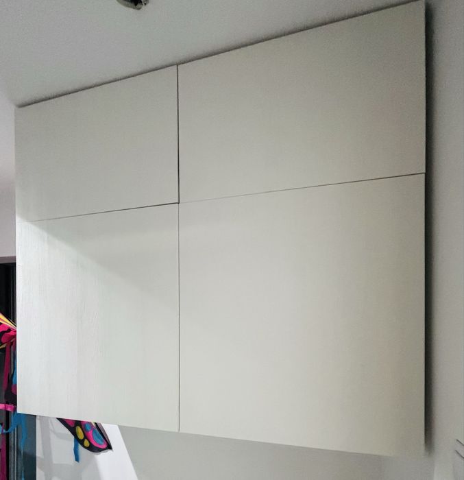 Szafki wiszące Ikea Besta biała ze strukturą drewna + szklana Glassvik