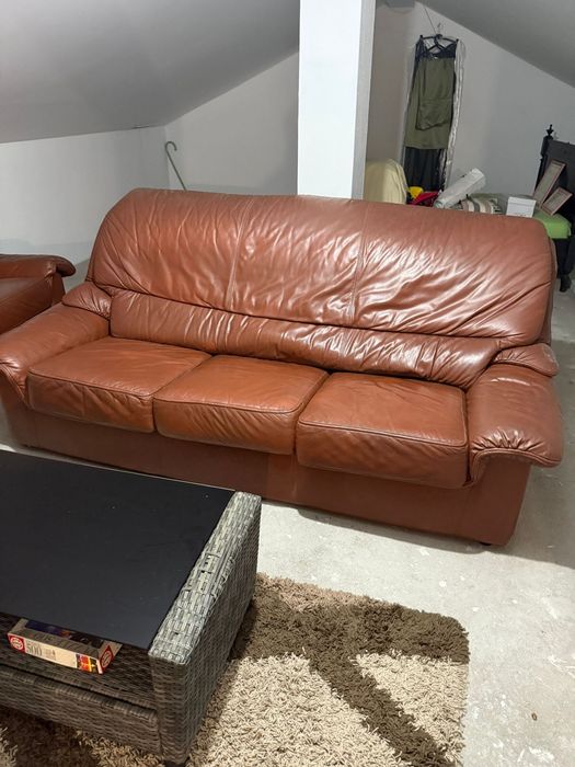 Conjunto de Sofás em Pele Castanha – 3 Lugares + 2 Individuais