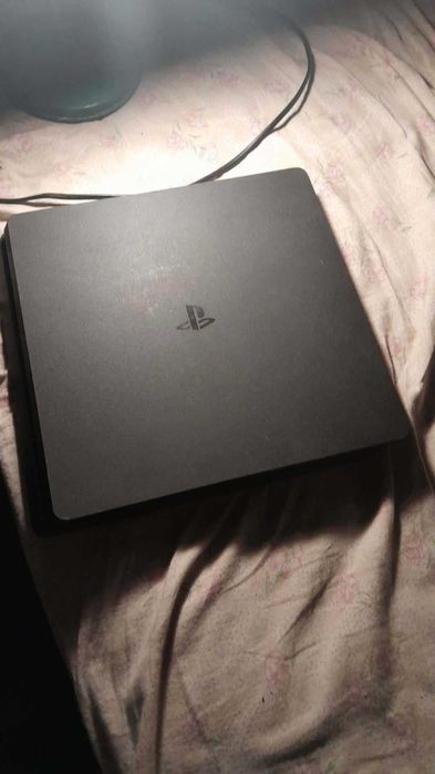 Playstation 4 slim
