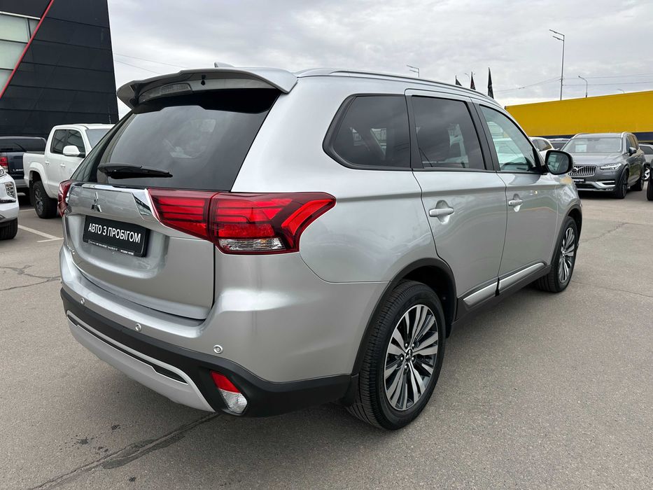 Mitsubishi Outlander Instyle 2022