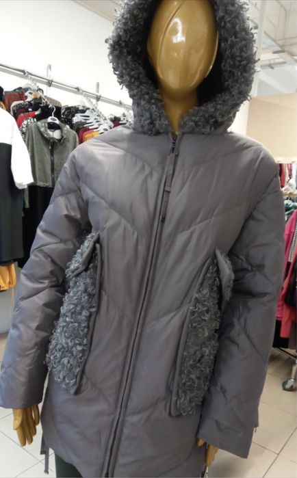 Курточка зимова, тепла та зручна