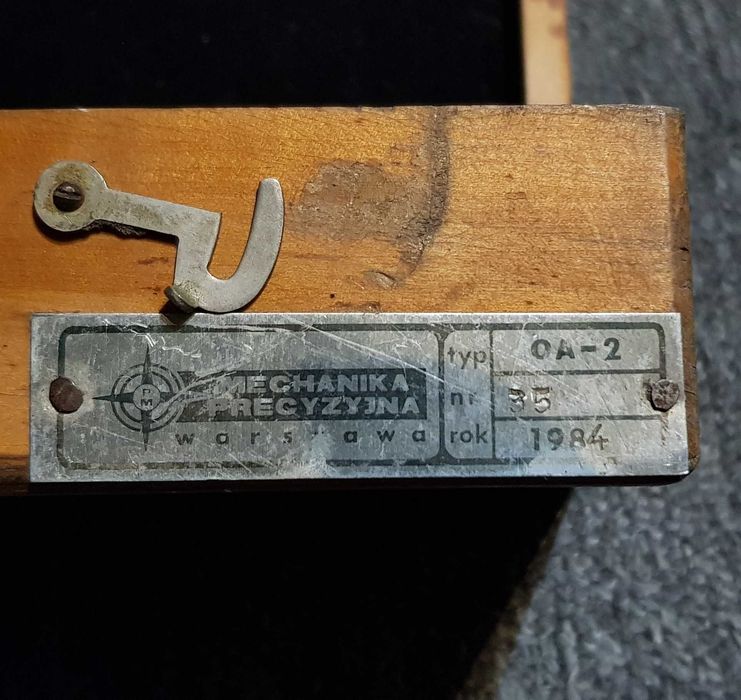 Zestaw starych odważników laboratoryjnych, 1984 r.