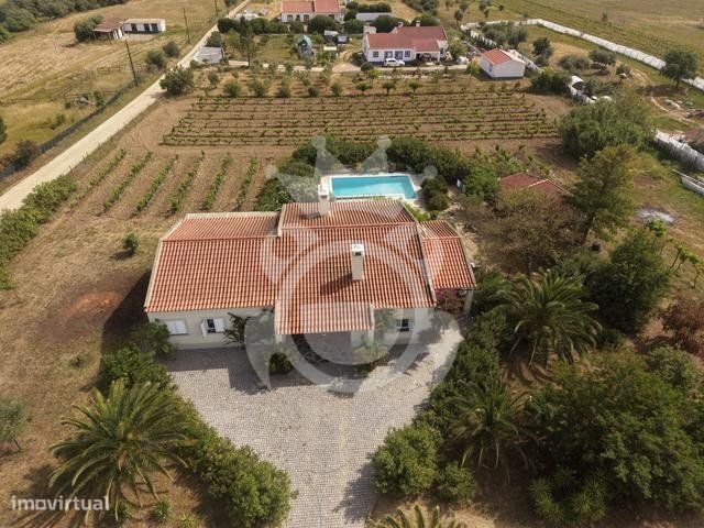 Quinta  com piscina, área 5375m2
