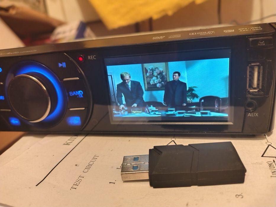 Radioodtwarzacz samochodowy DVD  z wyświetlaczem LDF900UR