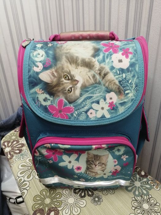 Шкільний рюкзак для дівчинки