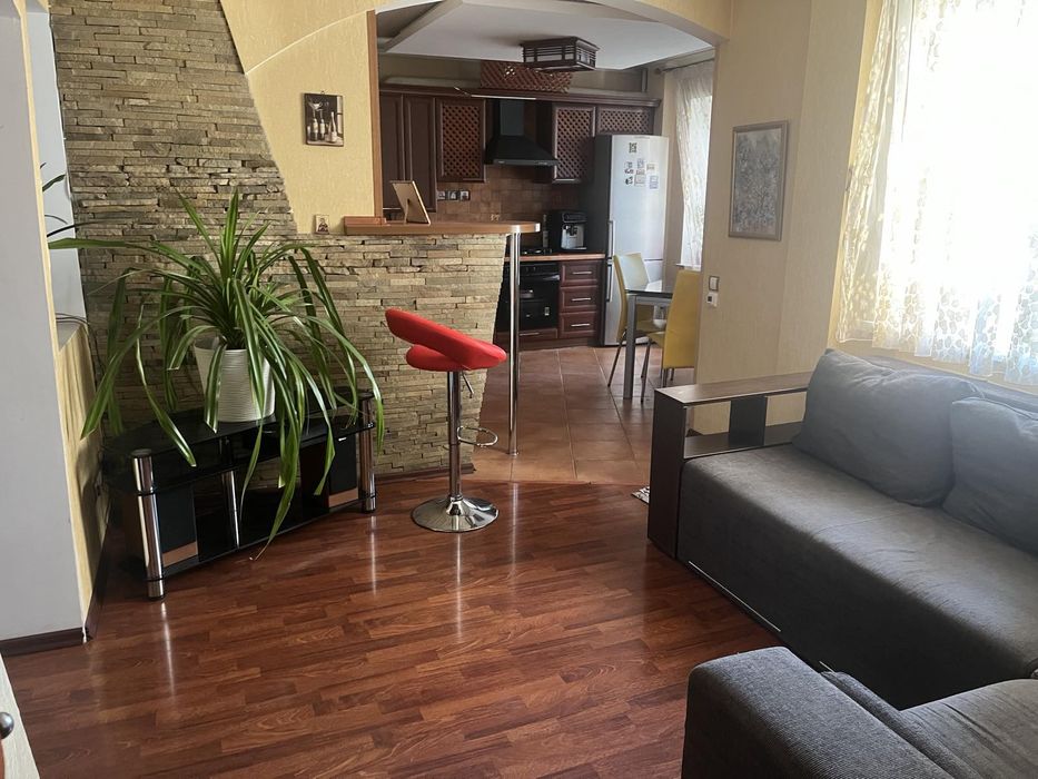 Продам квартиру з Автономним опаленням на Металургів