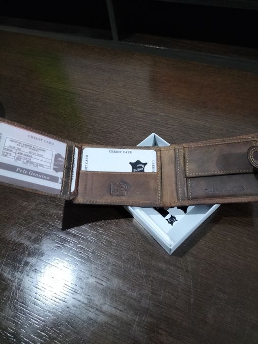 Carteira em pele castanho escuro  RFID