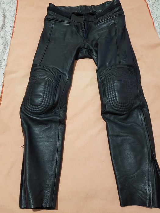 Байкерские штаны кожаные.