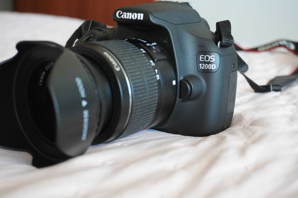 Canon EOS 1200D + EF-S 18-55mm + 2 baterias + carregador -- Kit completo