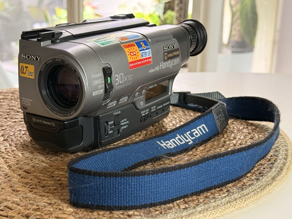 Kamera Sony Handycam Hi8 TR820E