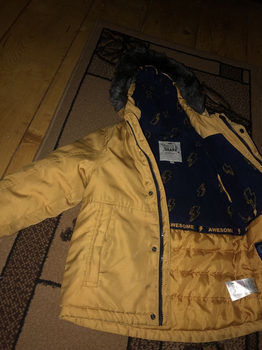 Продам зимову куртку дитясу