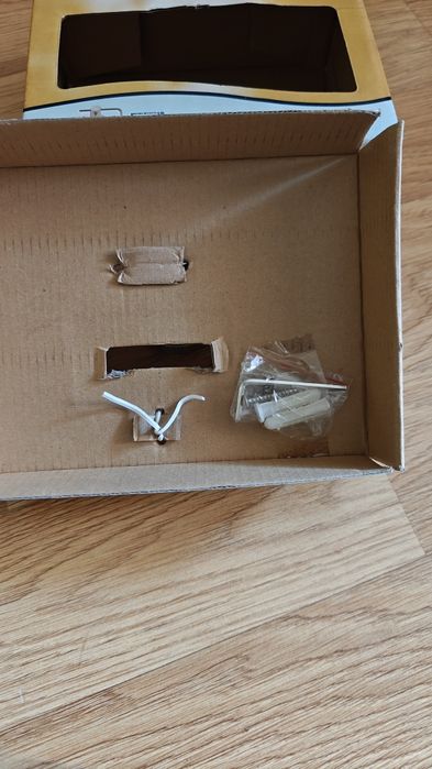 Uchwyt na papier toaletowy.