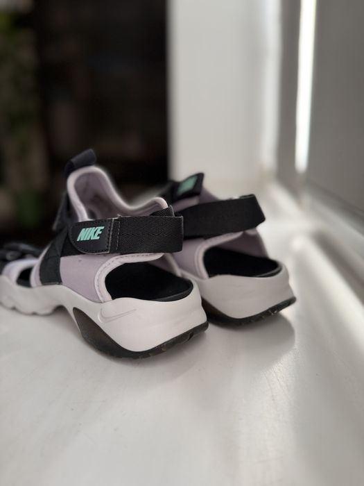 Сандалі жіночі Nike Wmns Canyon Sandal White/Black CV5515-500