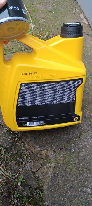 Моторна олива Kroon Oil Emperol 10W-40, та фільтр масла Mahle Ланос